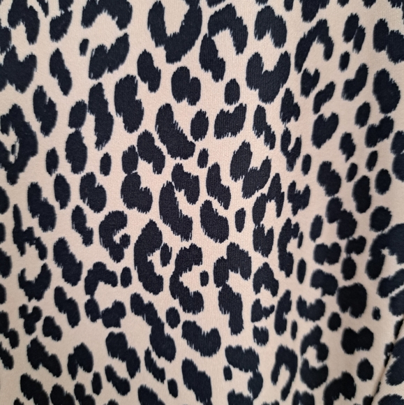 🪻BOGO🪻 Blue‎ Rain Animal Print Ankle Length Leggings (LIKE NEW) Size Small - Picture 3 of 10